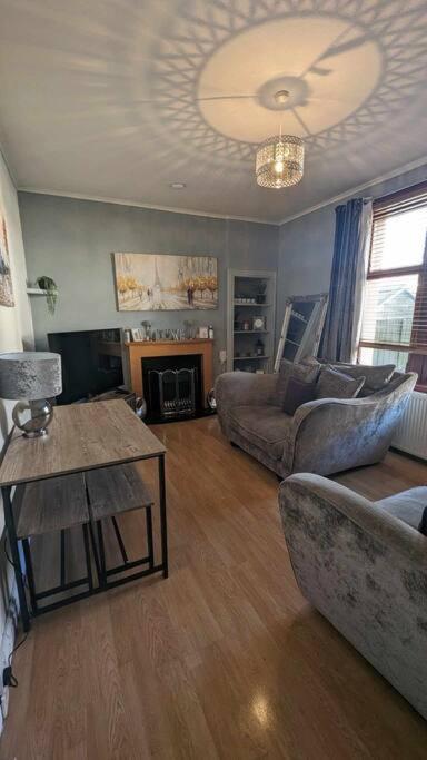 Lovely 2 Bedroom Apartment In Heart Of Данди Экстерьер фото