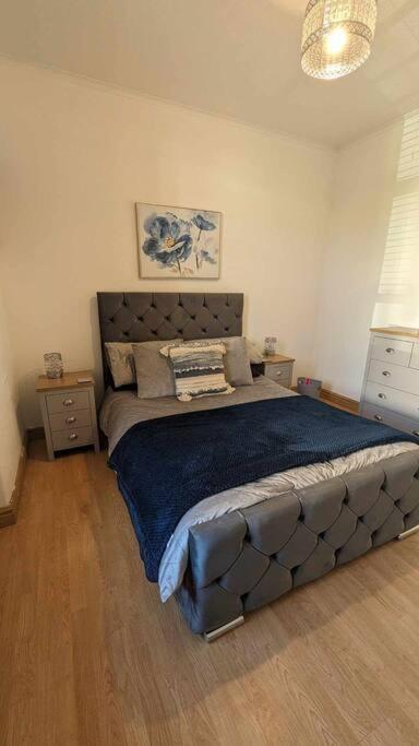Lovely 2 Bedroom Apartment In Heart Of Данди Экстерьер фото