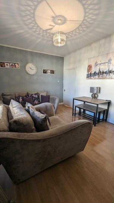 Lovely 2 Bedroom Apartment In Heart Of Данди Экстерьер фото