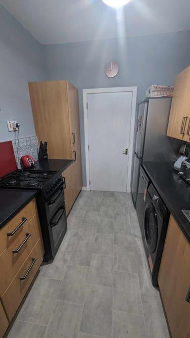 Lovely 2 Bedroom Apartment In Heart Of Данди Экстерьер фото
